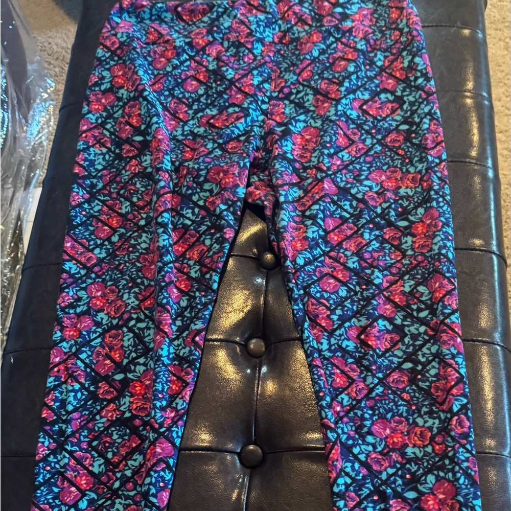 - Lularoe floral leggings EUC size Tc. Fits size 12-18